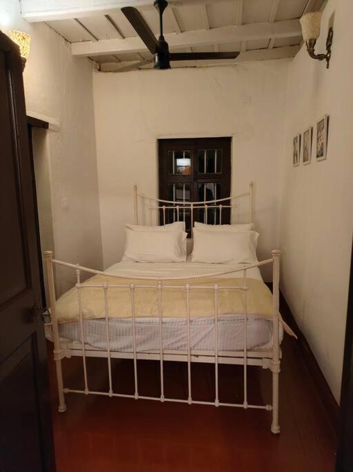 A Quaint Cottage With Rajah'S Seat View. Madikeri Exteriör bild